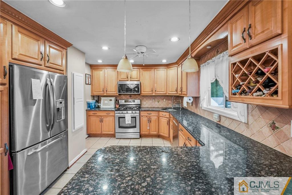 33 Partch Place Edison, NJ 08817 - Photo 9 of 44