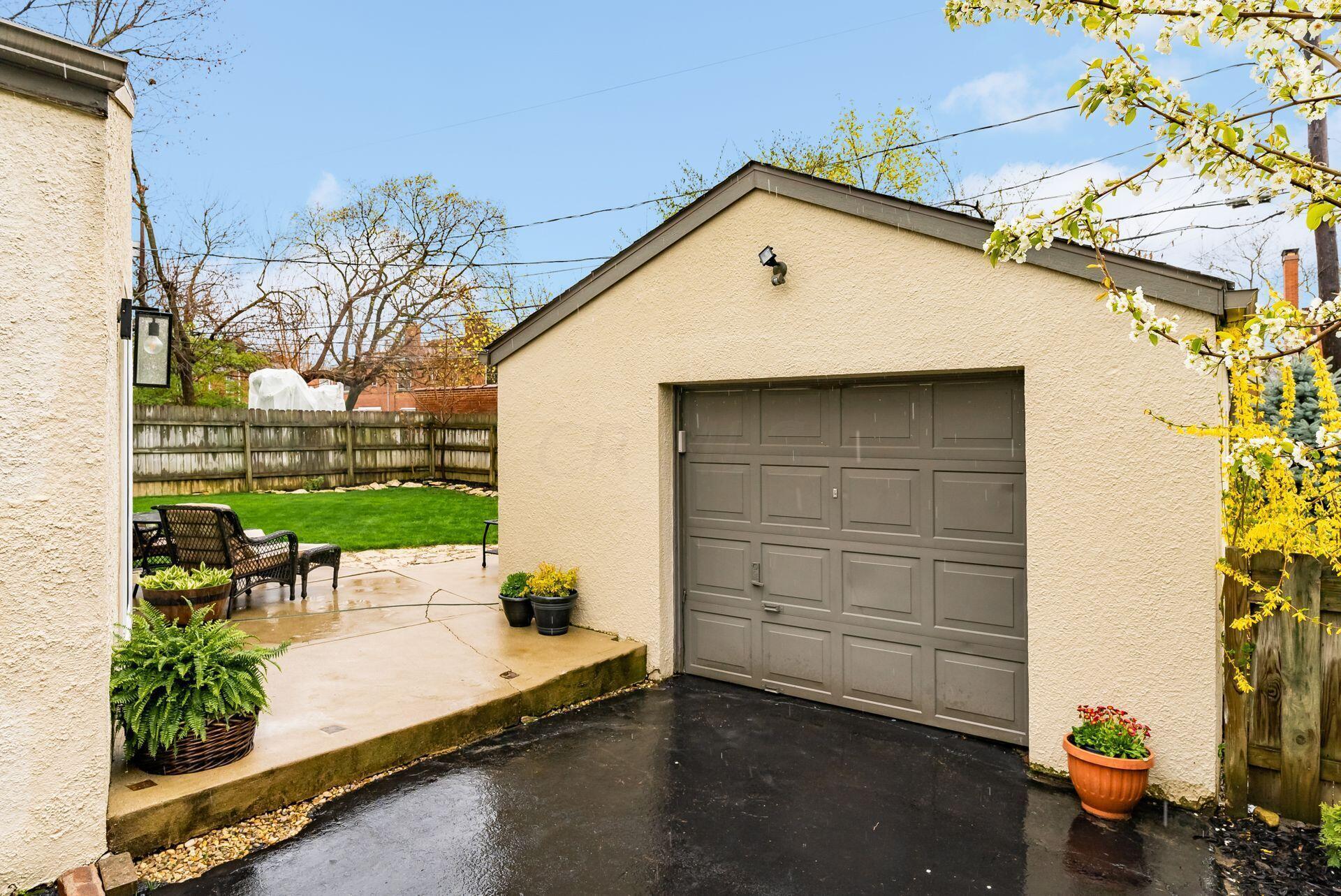 2111 Inchcliff Road Columbus, OH 43221 - Photo 35 of 42 Garage