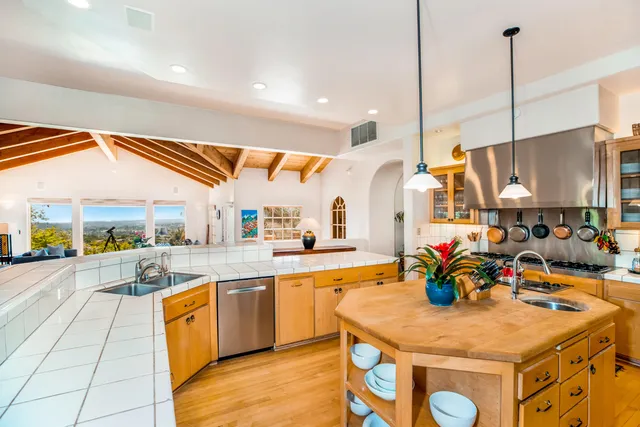 $7,950,000 | 3756 Foothill (private Lane) Road, Santa Barbara, CA 93110