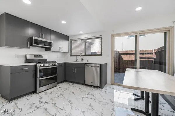 $670,000 | 4949 Nautilus Street, Unit B, Oxnard, CA 93035