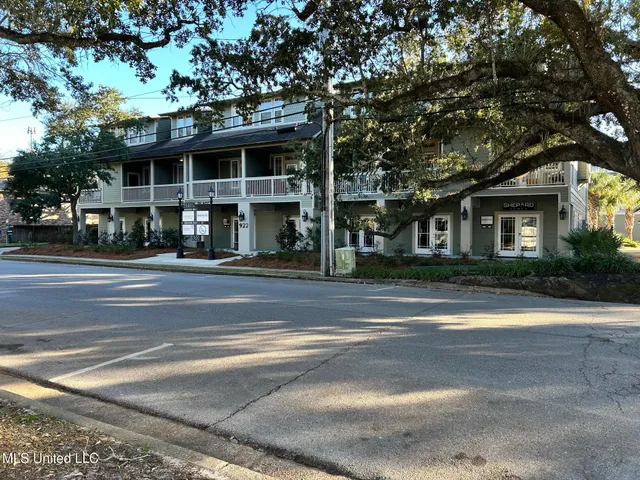 $299,900 | 922 Porter Avenue, Unit 206, Ocean Springs, MS 39564