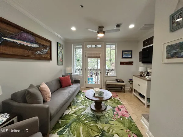 $299,900 | 922 Porter Avenue, Unit 206, Ocean Springs, MS 39564