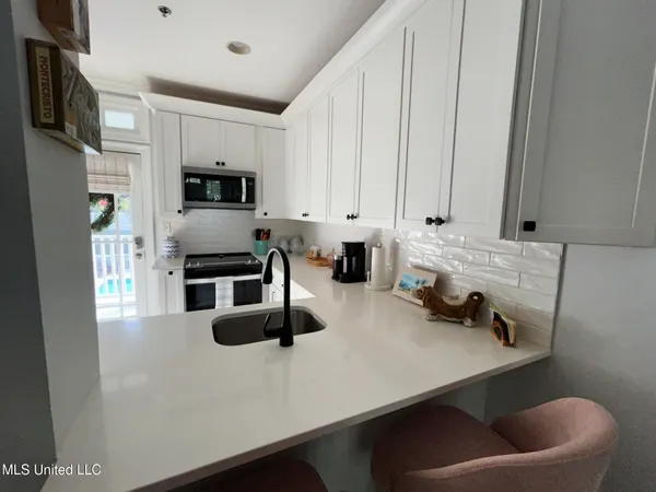 $299,900 | 922 Porter Avenue, Unit 206, Ocean Springs, MS 39564