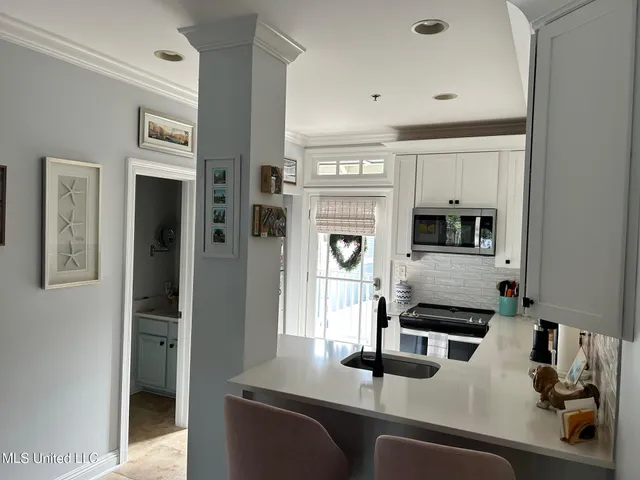 $299,900 | 922 Porter Avenue, Unit 206, Ocean Springs, MS 39564