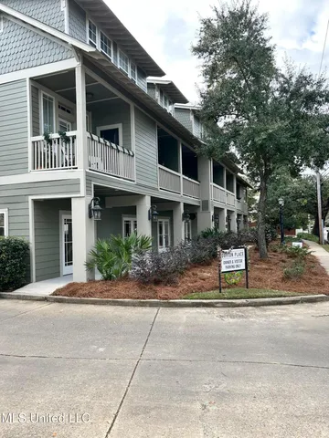 $299,900 | 922 Porter Avenue, Unit 206, Ocean Springs, MS 39564