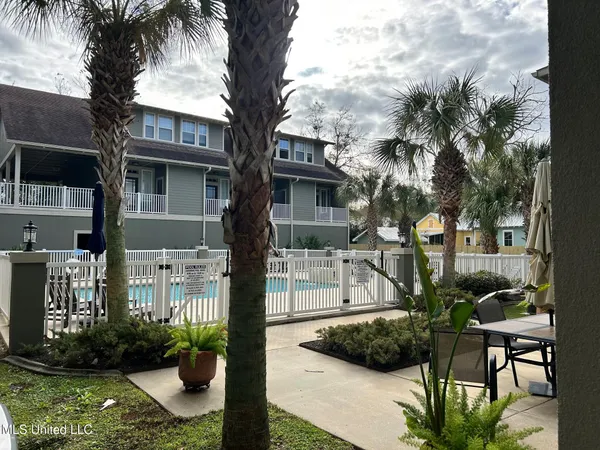 $299,900 | 922 Porter Avenue, Unit 206, Ocean Springs, MS 39564