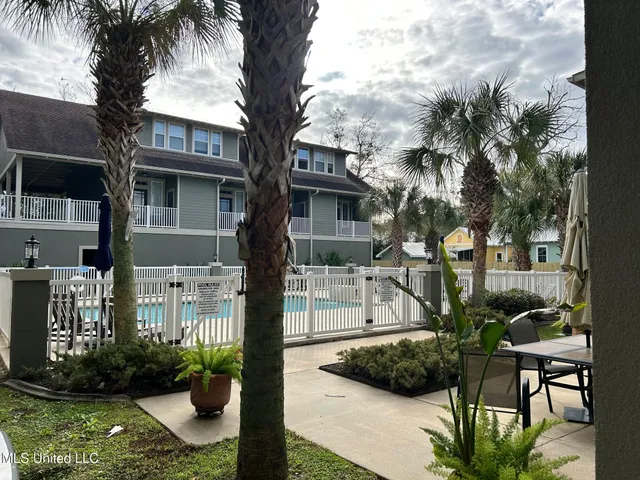 $299,900 | 922 Porter Avenue, Unit 206, Ocean Springs, MS 39564