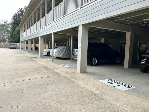 $299,900 | 922 Porter Avenue, Unit 206, Ocean Springs, MS 39564