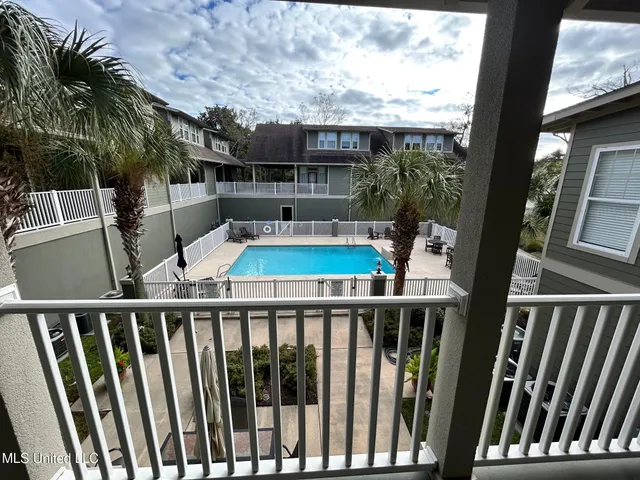 $299,900 | 922 Porter Avenue, Unit 206, Ocean Springs, MS 39564