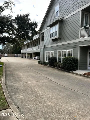 $299,900 | 922 Porter Avenue, Unit 206, Ocean Springs, MS 39564