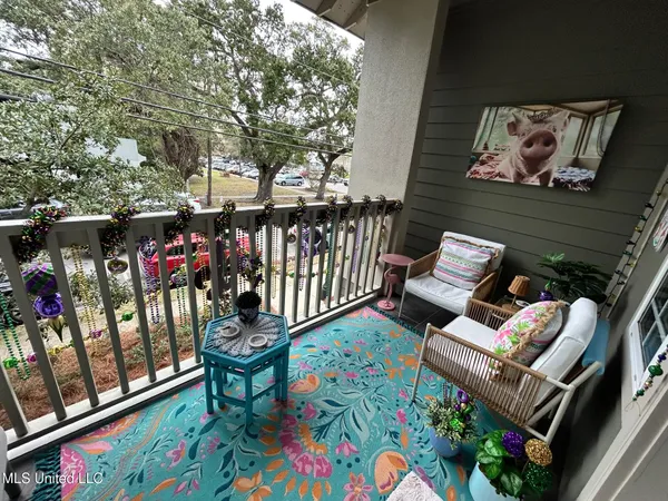 $299,900 | 922 Porter Avenue, Unit 206, Ocean Springs, MS 39564