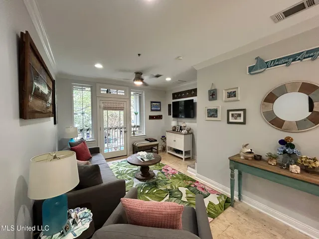 $299,900 | 922 Porter Avenue, Unit 206, Ocean Springs, MS 39564