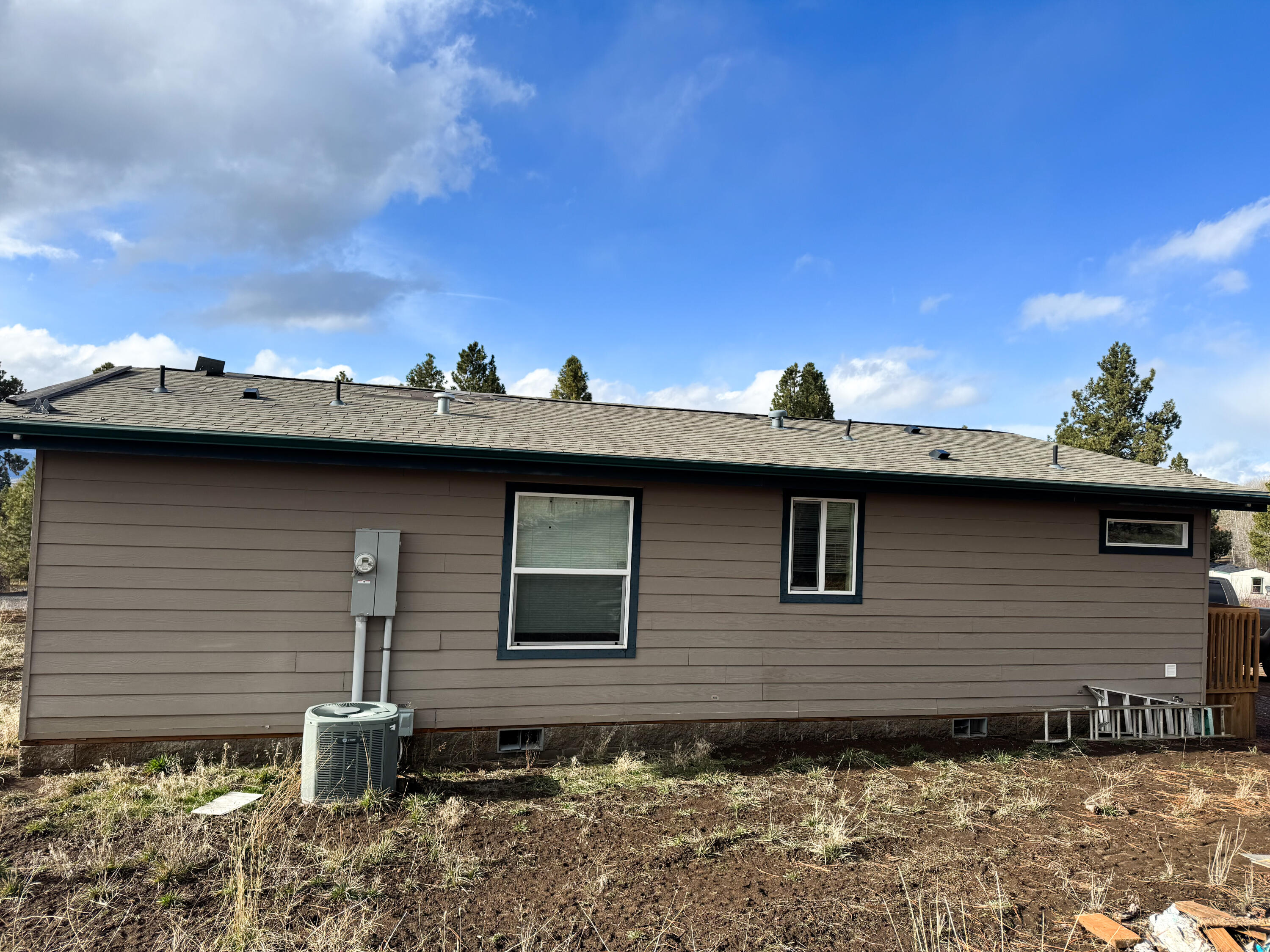 3218 Shoreview Drive Chiloquin, OR 97624 - Photo 8 of 16 south side- back of home