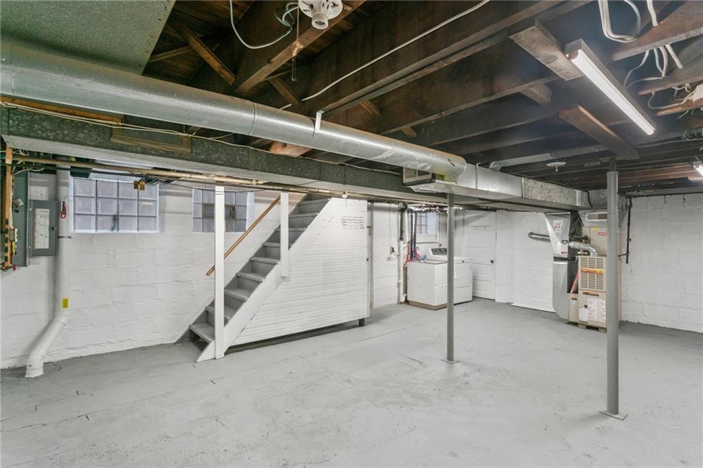 4227 Lydia Street Pittsburgh, PA 15207 - Photo 38 of 44 a view of a garage