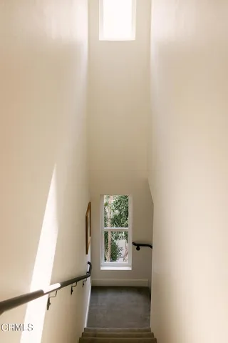 $965,000 | 2753 Waverly Drive, Unit 302, Los Angeles, CA 90039