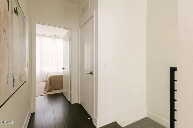 $965,000 | 2753 Waverly Drive, Unit 302, Los Angeles, CA 90039