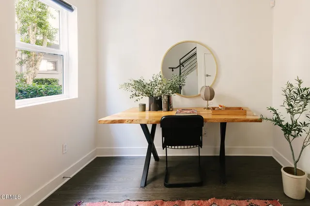 $965,000 | 2753 Waverly Drive, Unit 302, Los Angeles, CA 90039