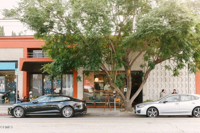 $965,000 | 2753 Waverly Drive, Unit 302, Los Angeles, CA 90039