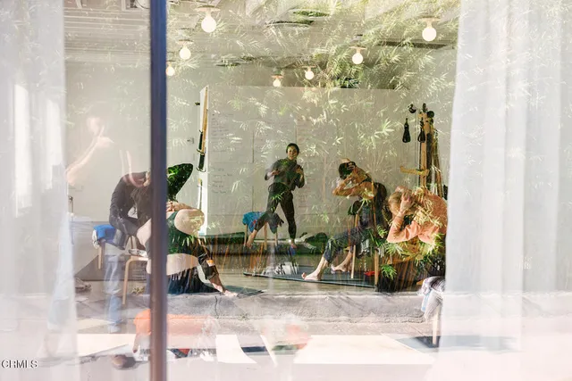 $965,000 | 2753 Waverly Drive, Unit 302, Los Angeles, CA 90039