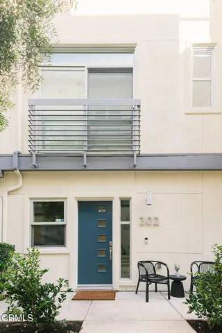 $965,000 | 2753 Waverly Drive, Unit 302, Los Angeles, CA 90039