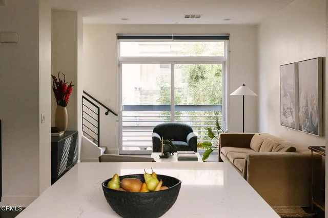 $965,000 | 2753 Waverly Drive, Unit 302, Los Angeles, CA 90039