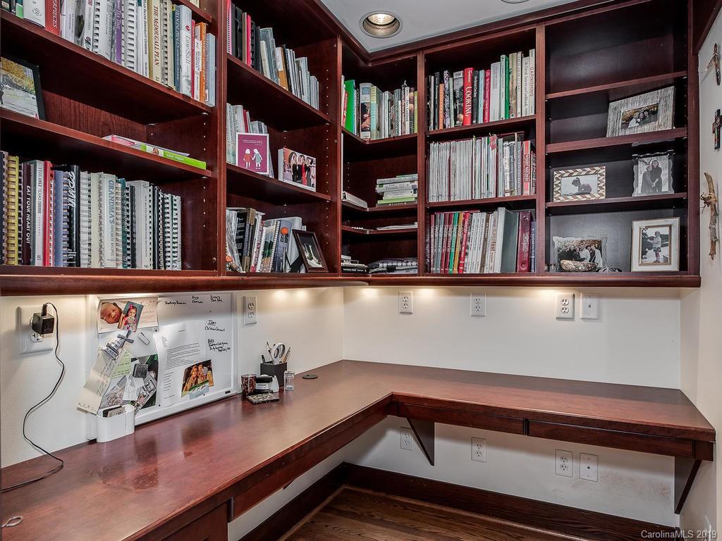 7542 Valleybrook Road Charlotte, NC 28270 - Photo 12 of 48 Gallery Image 12