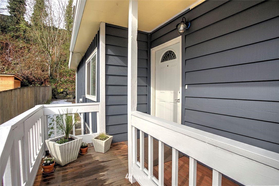 7335 Dumar Way Southwest Seattle, WA 98106 - Photo 2 of 25 Gallery Image 2