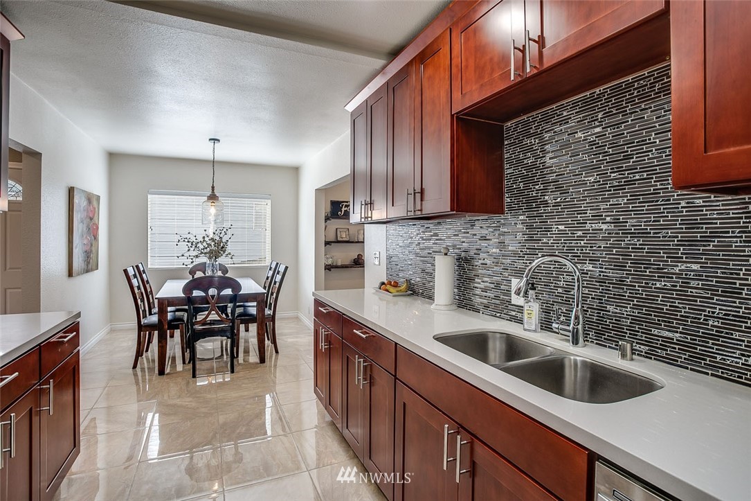 7335 Dumar Way Southwest Seattle, WA 98106 - Photo 12 of 25 Gallery Image 12