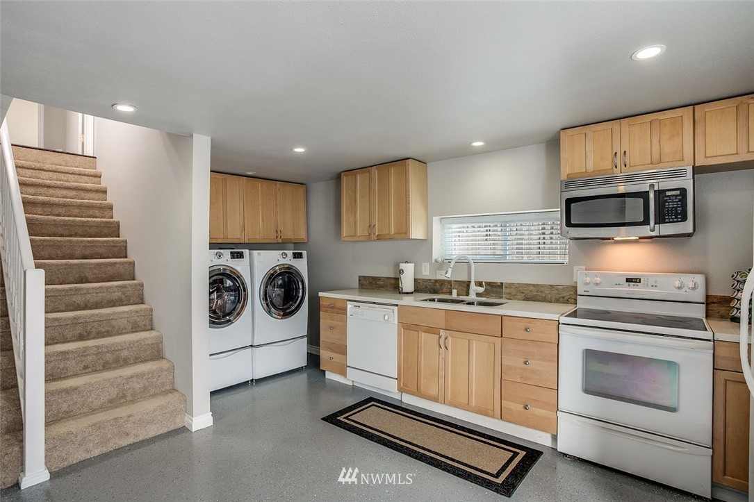 7335 Dumar Way Southwest Seattle, WA 98106 - Photo 17 of 25 Gallery Image 17