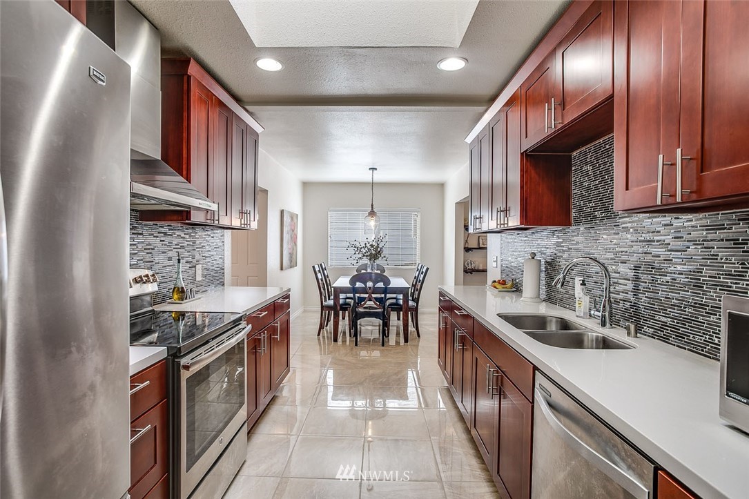 7335 Dumar Way Southwest Seattle, WA 98106 - Photo 10 of 25 Gallery Image 10