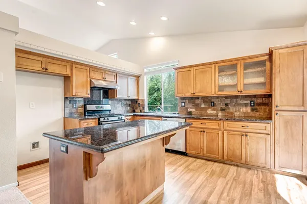a view of a chandelier in big room and chandelier
