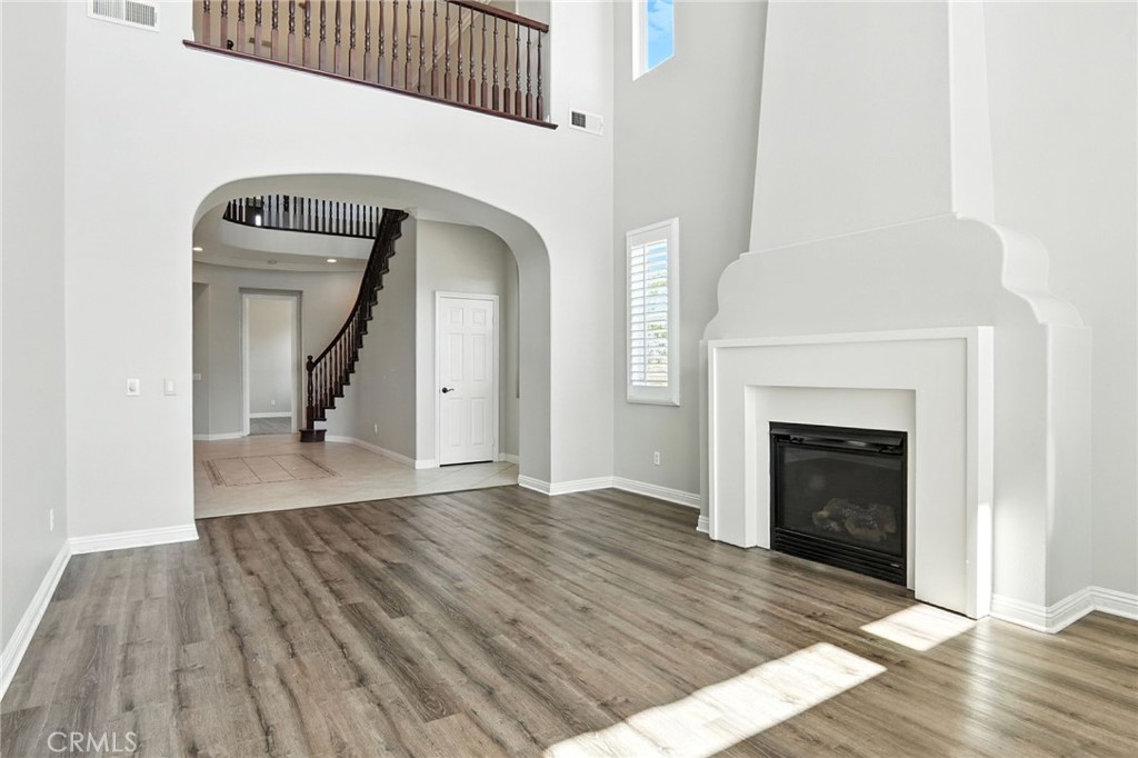 18338 Lakepointe Drive Riverside, CA 92503 - Photo 12 of 40 a view of a livingroom with wooden floor