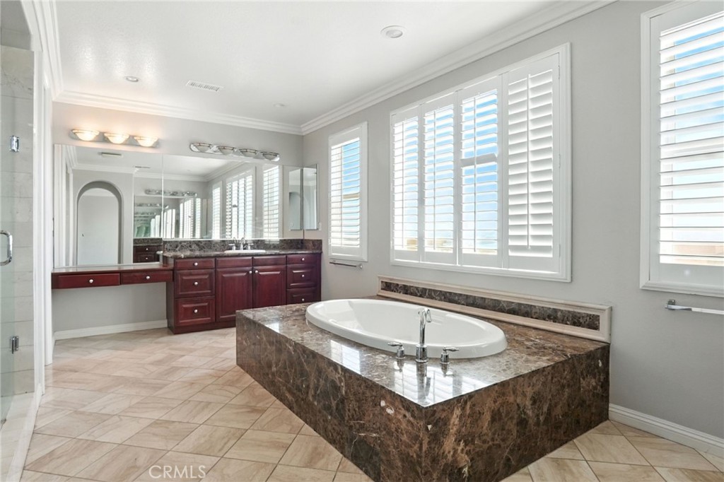 18338 Lakepointe Drive Riverside, CA 92503 - Photo 35 of 40 a spacious bathroom with a tub sink and mirror
