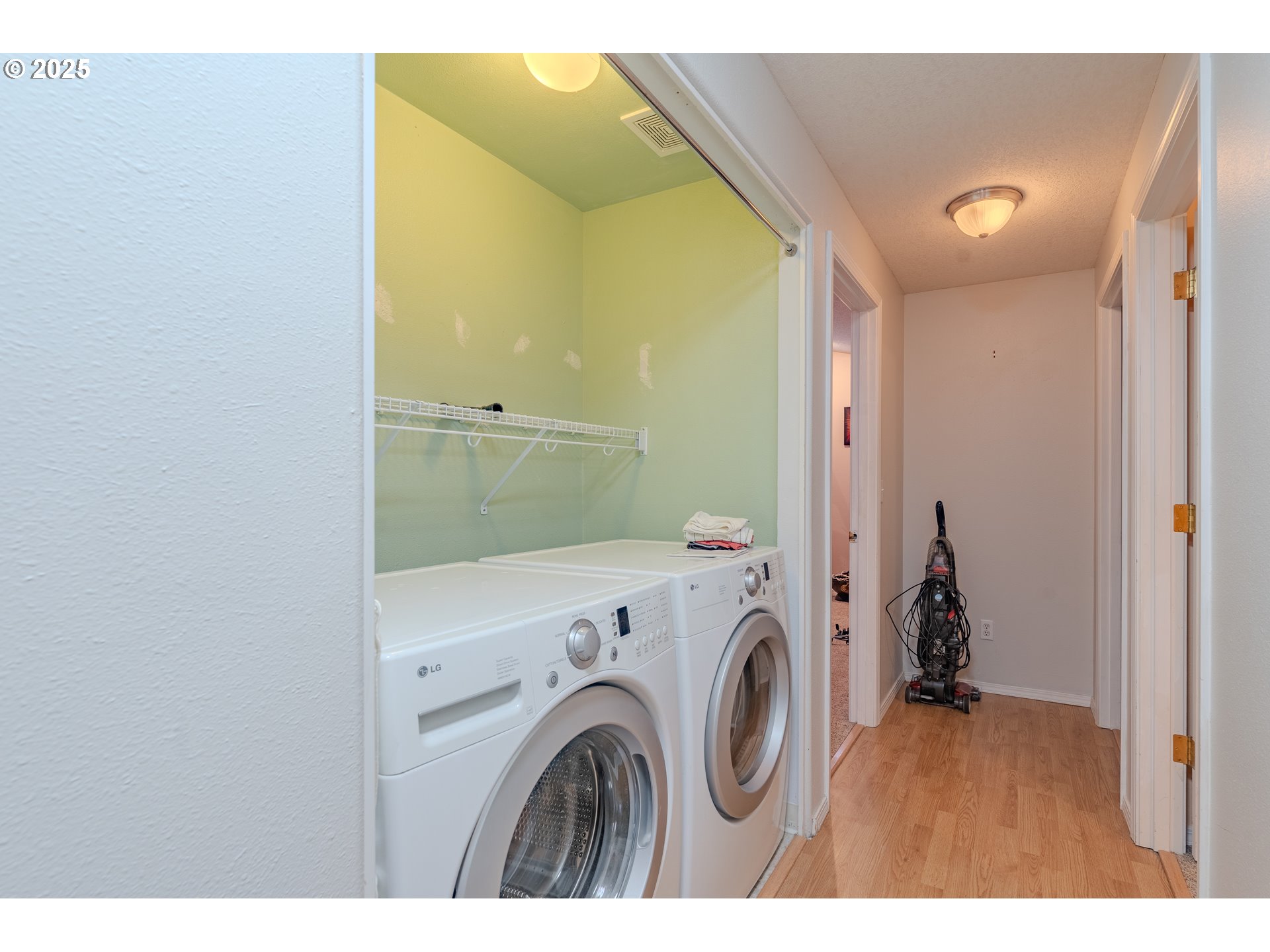 13307 Northeast 77th Street Vancouver, WA 98682 - Photo 11 of 33 a view of utility room with washer and dryer