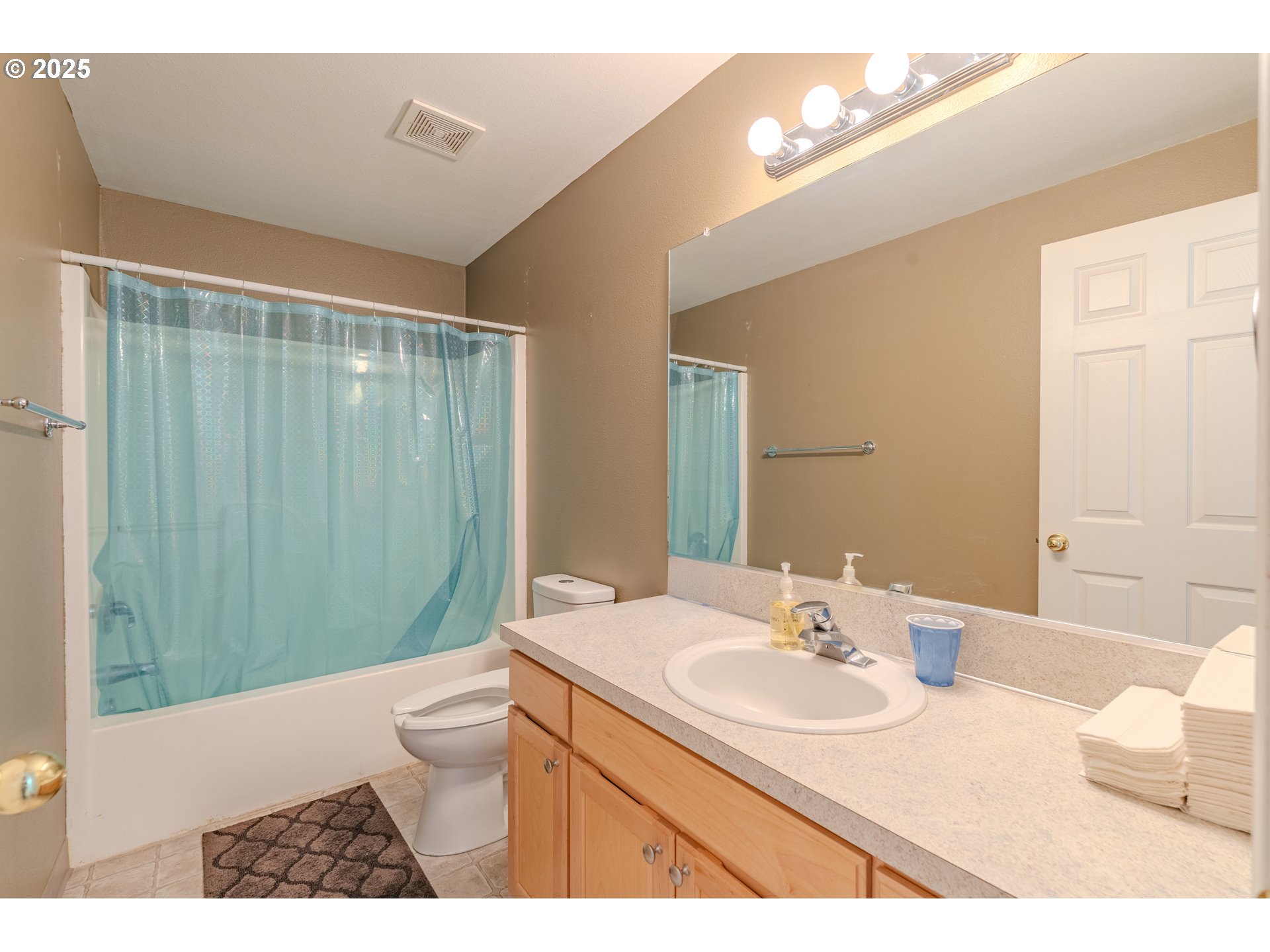 13307 Northeast 77th Street Vancouver, WA 98682 - Photo 13 of 33 a bathroom with a sink a toilet and shower