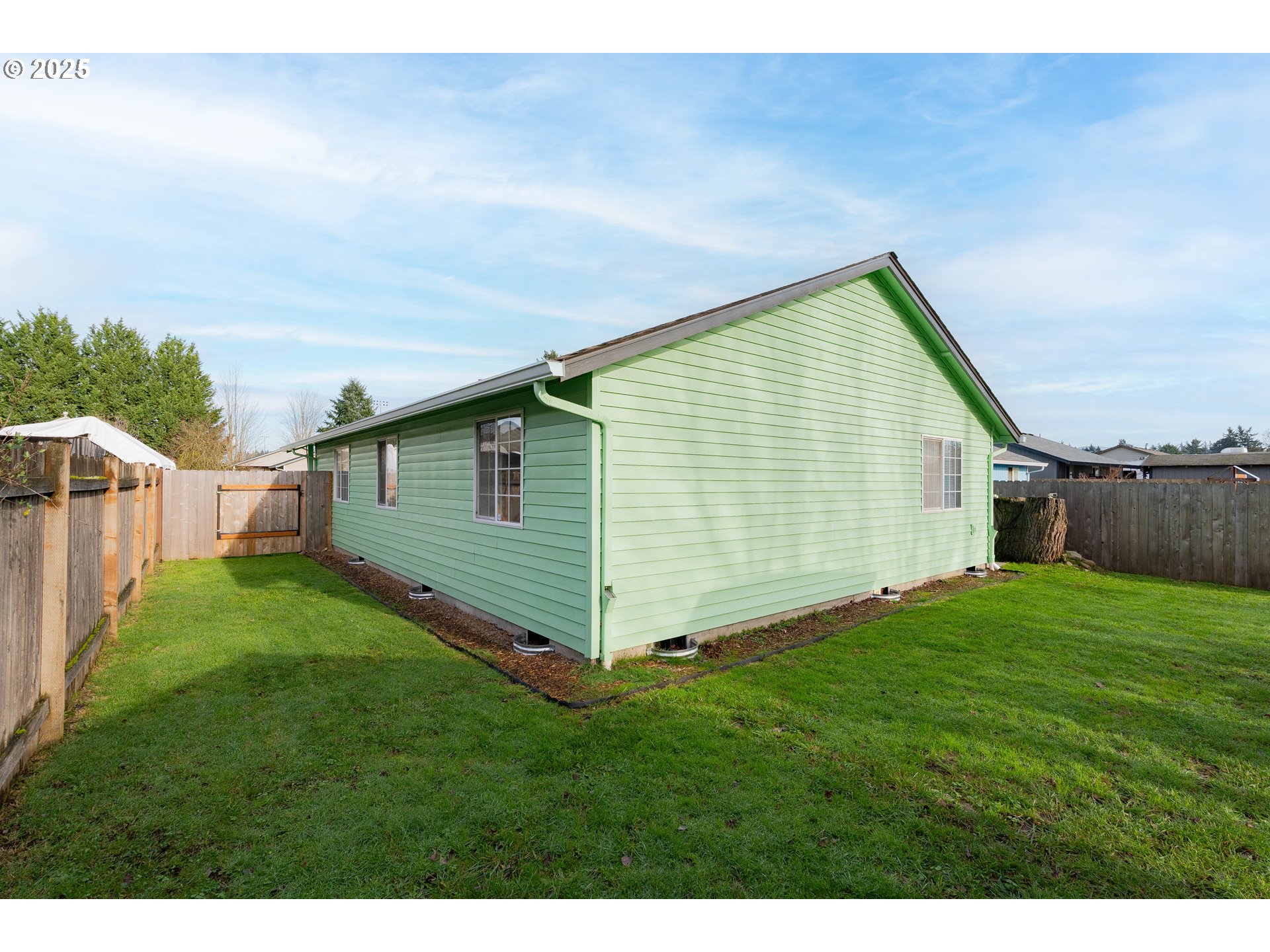 13307 Northeast 77th Street Vancouver, WA 98682 - Photo 31 of 33 a view of a backyard with potted plants