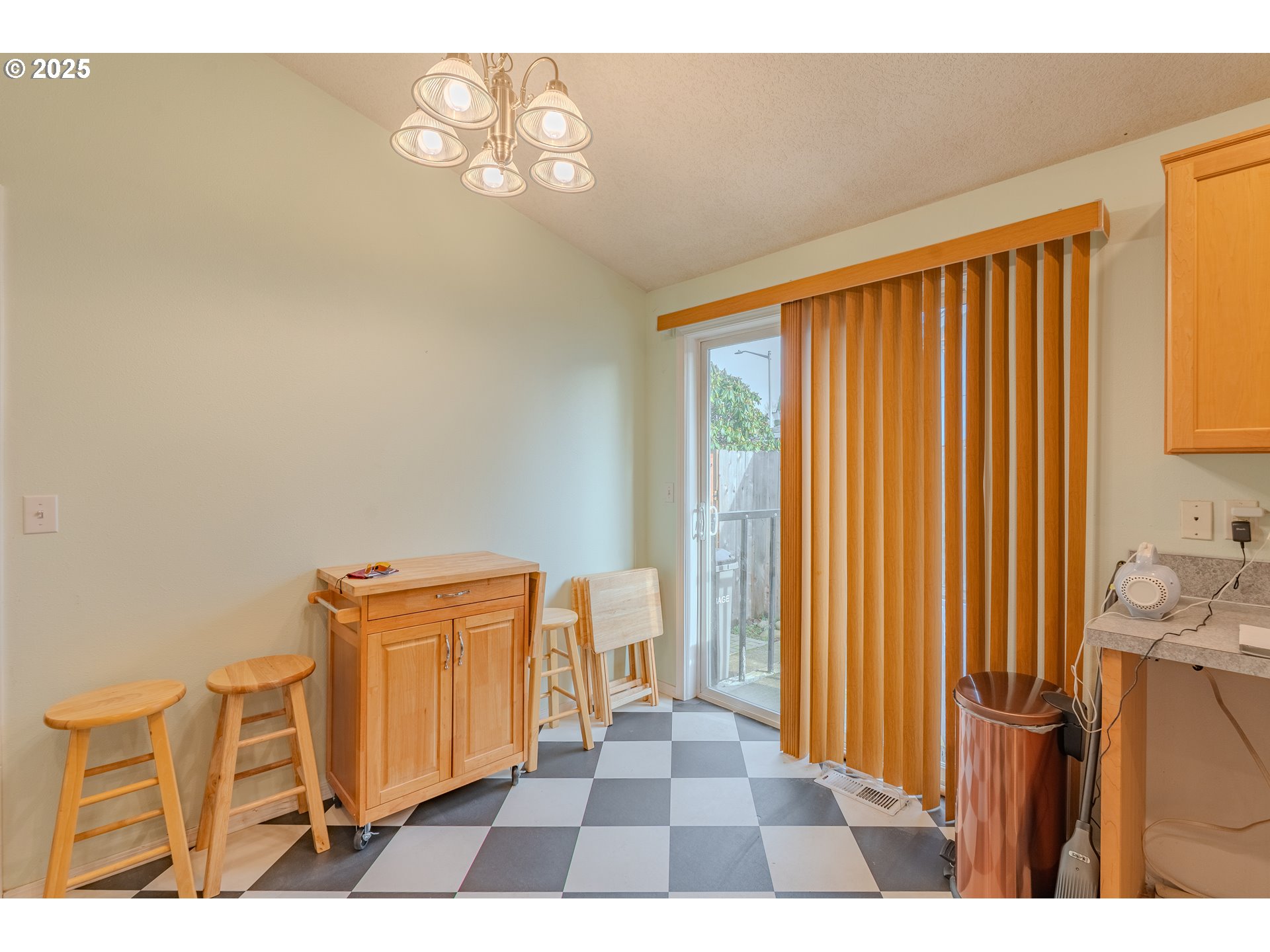 13307 Northeast 77th Street Vancouver, WA 98682 - Photo 6 of 33 a view of a livingroom with furniture and staircase