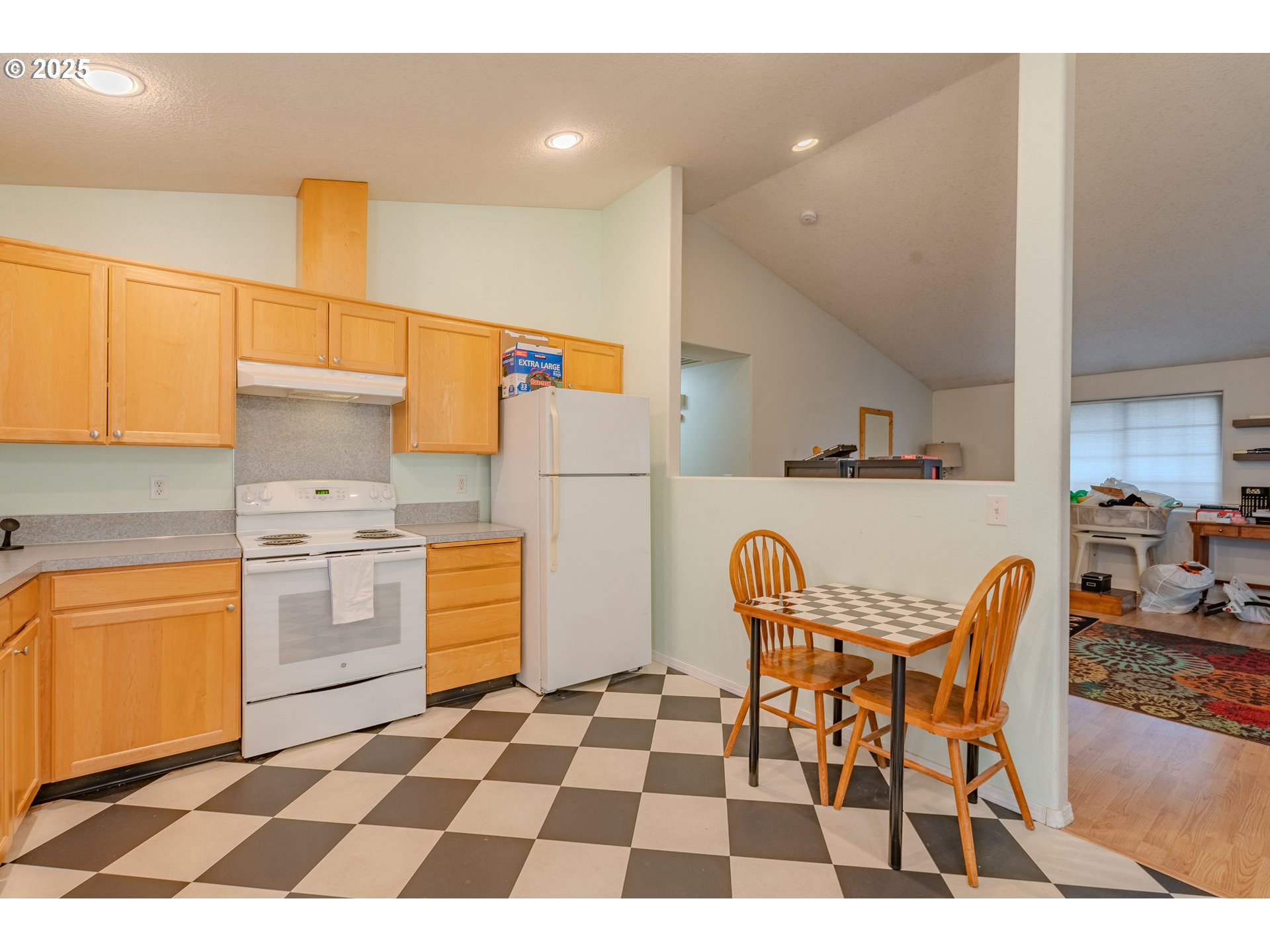 13307 Northeast 77th Street Vancouver, WA 98682 - Photo 9 of 33 a kitchen with a stove a sink and a refrigerator