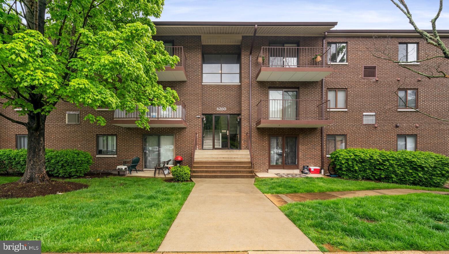 6260 Edsall Road, Unit 404 Alexandria, VA 22312 - Photo 2 of 28 Front view of top floor condo