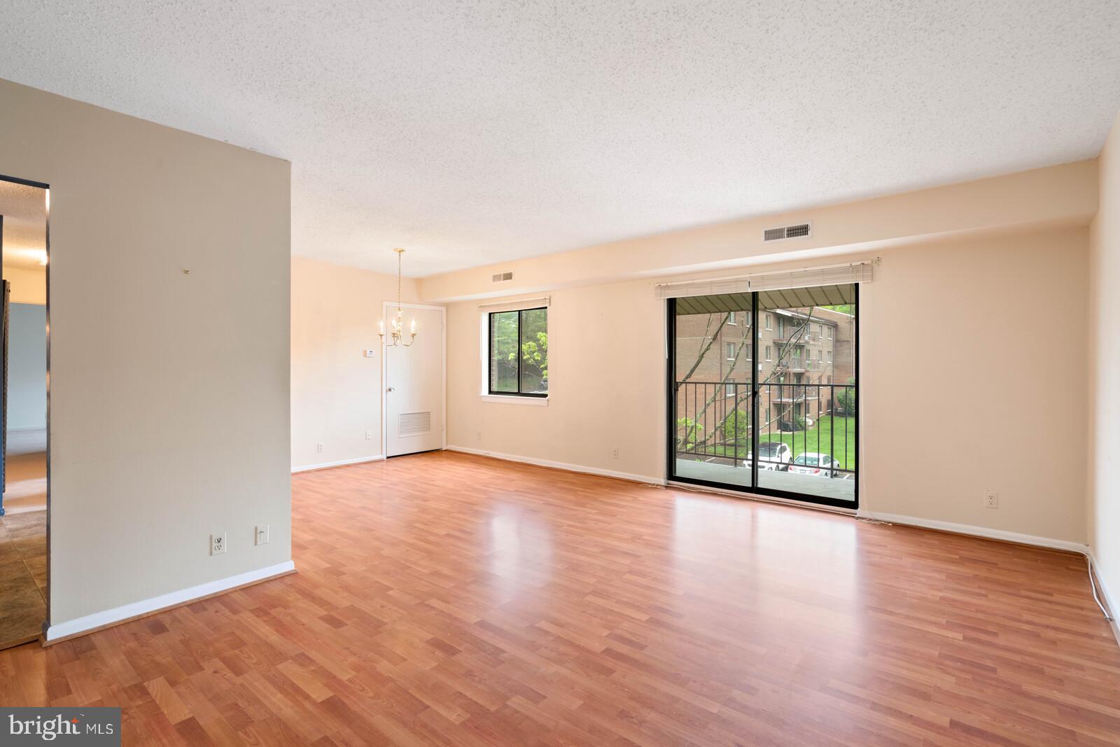 6260 Edsall Road, Unit 404 Alexandria, VA 22312 - Photo 4 of 28 Spacious and bright living room