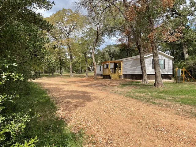 $1,650 | 4473 Highway 90, Unit B, Alleyton, TX 78935