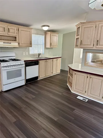 $1,650 | 4473 Highway 90, Unit B, Alleyton, TX 78935