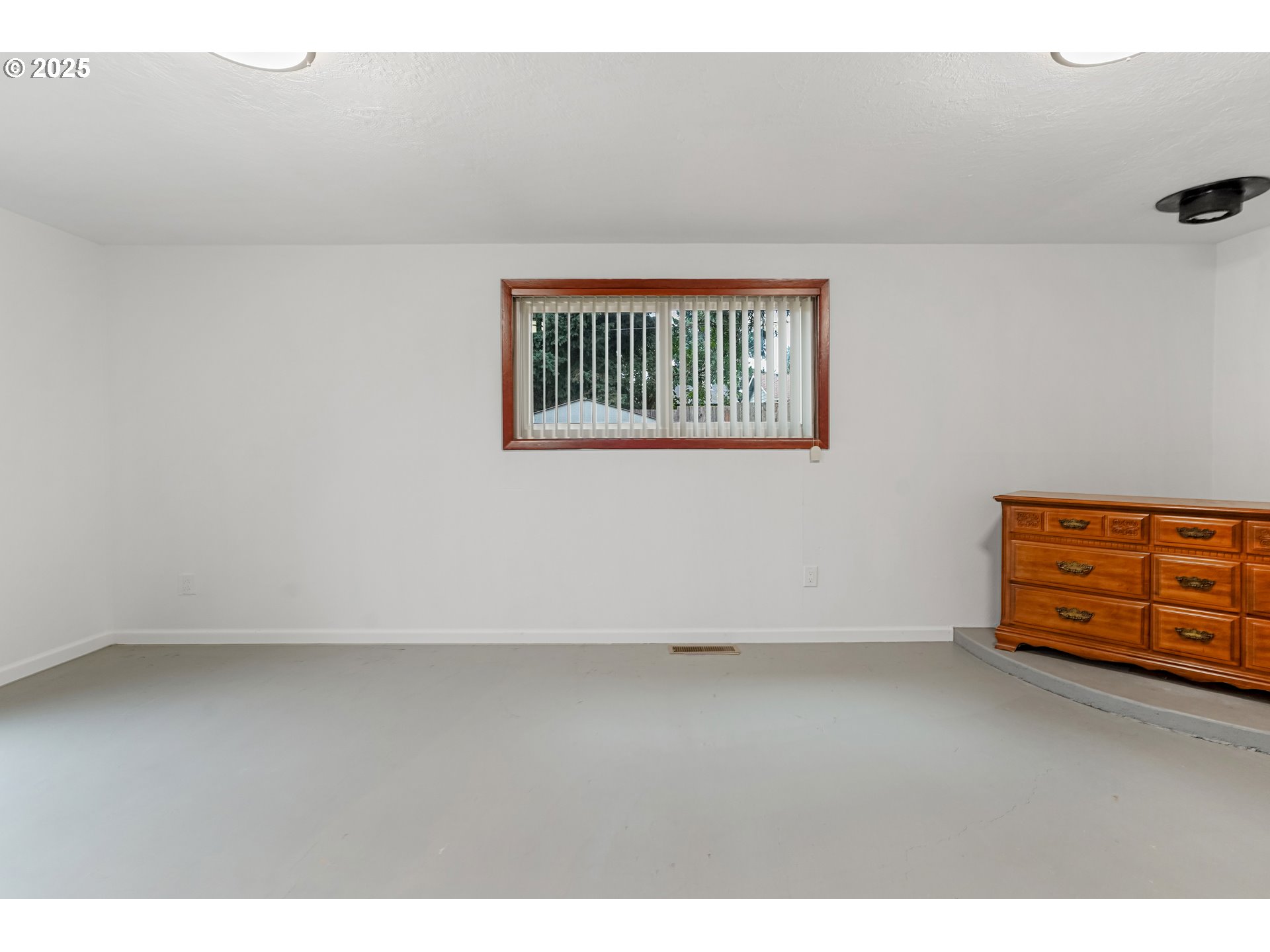 4627 2nd Way Southeast Salem, OR 97302 - Photo 35 of 48 a view of an empty room