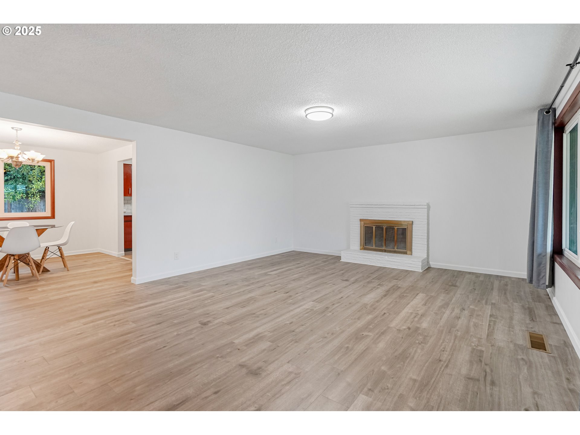 4627 2nd Way Southeast Salem, OR 97302 - Photo 6 of 48 a view of a livingroom with wooden floor and furniture
