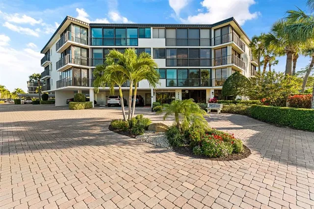 $3,200 | 1815 Mooringline Drive, Unit 2E, Vero Beach, FL 32963