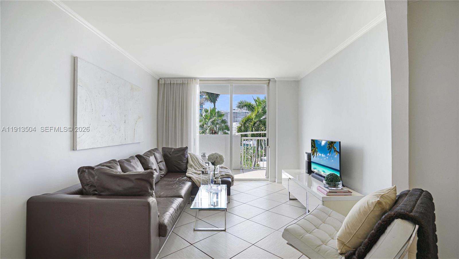 1621 Bay Road, Unit 606 Miami Beach, FL 33139 - Photo 5 of 32 Gallery Image 5