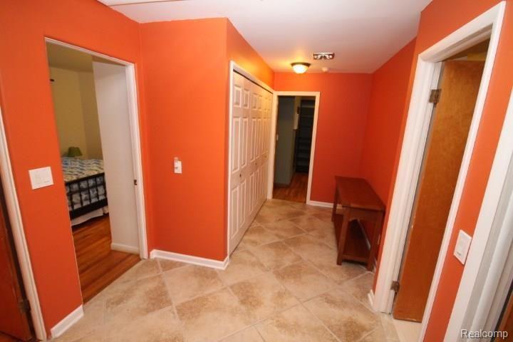 1083 Kingsview Avenue Rochester, MI 48309 - Photo 17 of 31 IMG_4201.jpg
