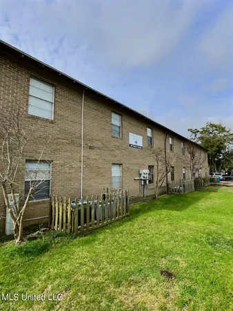 $950 | 318 Porter Avenue, Unit 208, Ocean Springs, MS 39564
