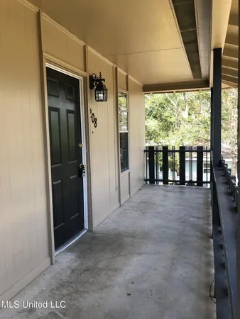 $950 | 318 Porter Avenue, Unit 208, Ocean Springs, MS 39564