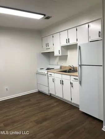 $950 | 318 Porter Avenue, Unit 208, Ocean Springs, MS 39564